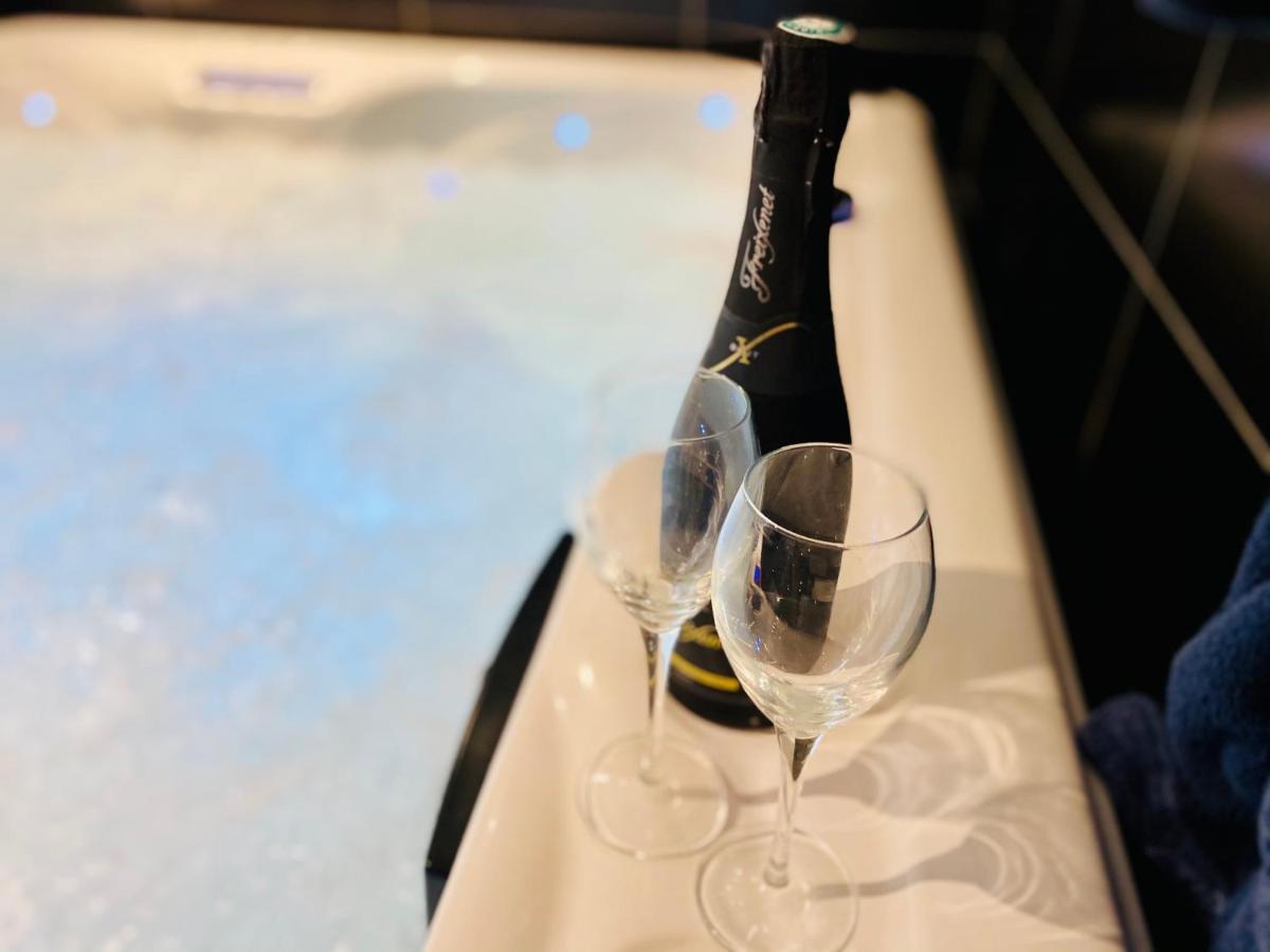 Escapade Romantique - Jacuzzi Et Parking Prive - 002 Διαμέρισμα Ρουέν Εξωτερικό φωτογραφία